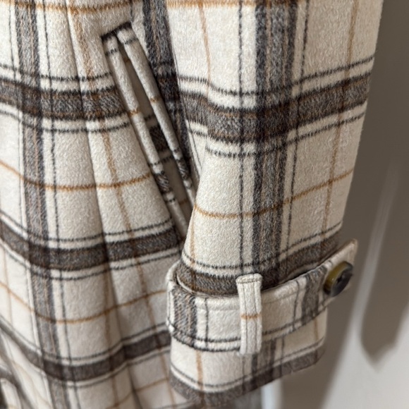 NWOT Gorgeous Gal Meets Glam Cream and Black Soft Trench Coat with Notched Lapel - Picture 6 of 7